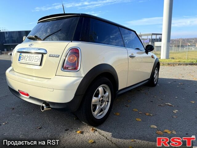 Белый Мини Hatch, объемом двигателя 1.6 л и пробегом 193 тыс. км за 6300 $, фото 2 на Automoto.ua