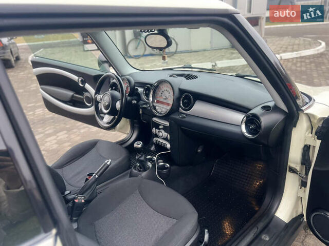 Белый Мини Hatch, объемом двигателя 1.4 л и пробегом 123 тыс. км за 5000 $, фото 21 на Automoto.ua