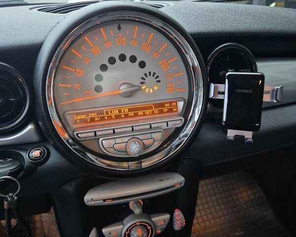 Белый Мини Hatch, объемом двигателя 1.4 л и пробегом 138 тыс. км за 5500 $, фото 18 на Automoto.ua