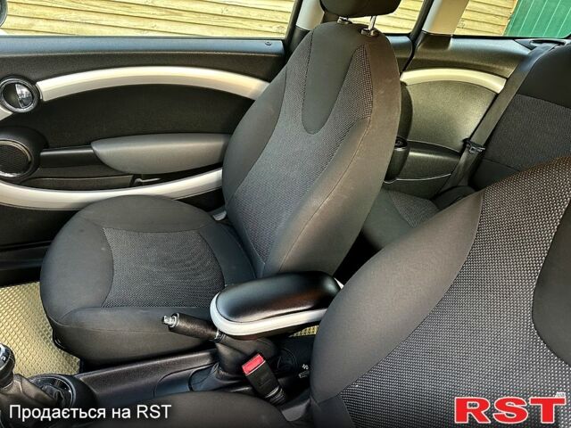 Білий Міні Hatch, об'ємом двигуна 1.6 л та пробігом 296 тис. км за 6599 $, фото 5 на Automoto.ua