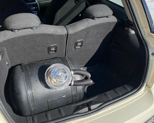 Белый Мини Hatch, объемом двигателя 1.6 л и пробегом 249 тыс. км за 4100 $, фото 28 на Automoto.ua