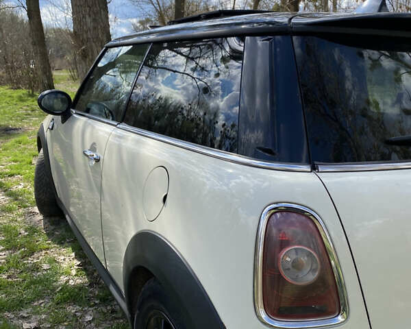 Білий Міні Hatch, об'ємом двигуна 1.6 л та пробігом 245 тис. км за 4500 $, фото 2 на Automoto.ua
