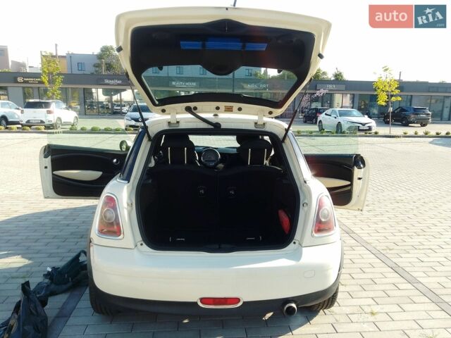 Белый Мини Hatch, объемом двигателя 1.4 л и пробегом 203 тыс. км за 4742 $, фото 6 на Automoto.ua
