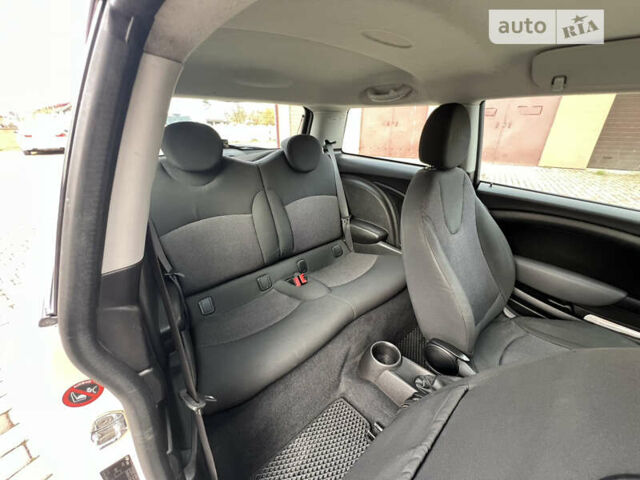 Белый Мини Hatch, объемом двигателя 1.6 л и пробегом 178 тыс. км за 6499 $, фото 15 на Automoto.ua
