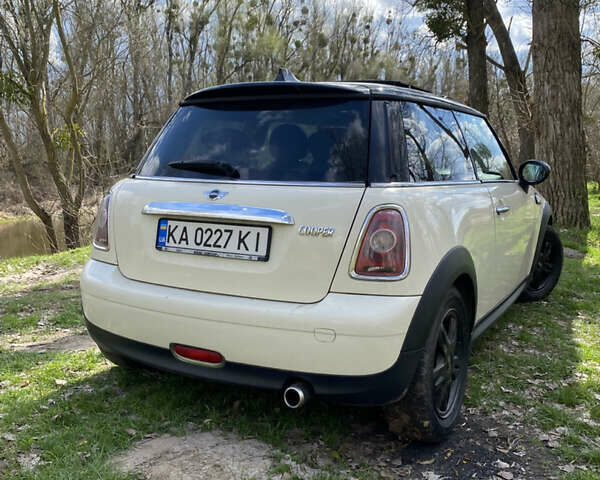 Білий Міні Hatch, об'ємом двигуна 1.6 л та пробігом 245 тис. км за 4500 $, фото 5 на Automoto.ua