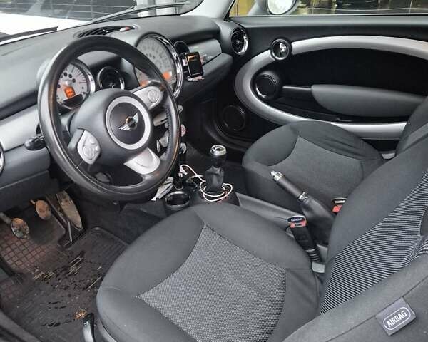 Белый Мини Hatch, объемом двигателя 1.4 л и пробегом 138 тыс. км за 5500 $, фото 13 на Automoto.ua