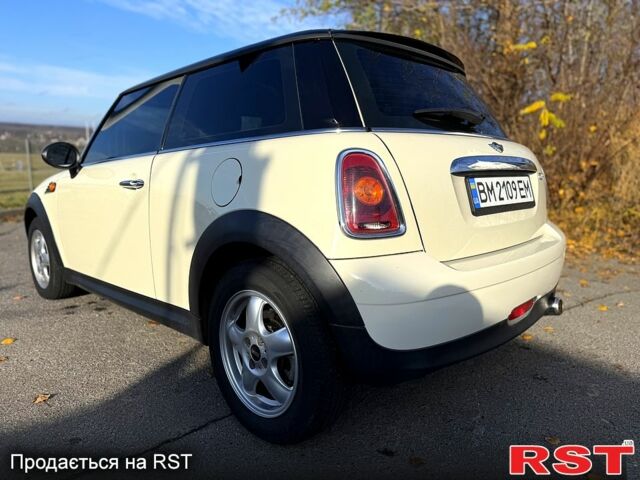 Белый Мини Hatch, объемом двигателя 1.6 л и пробегом 193 тыс. км за 6300 $, фото 3 на Automoto.ua