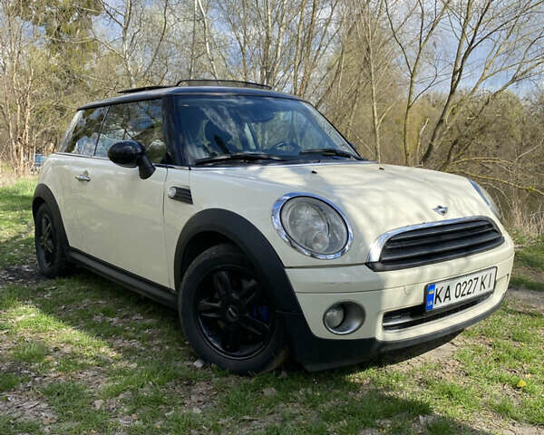 Білий Міні Hatch, об'ємом двигуна 1.6 л та пробігом 245 тис. км за 4500 $, фото 7 на Automoto.ua