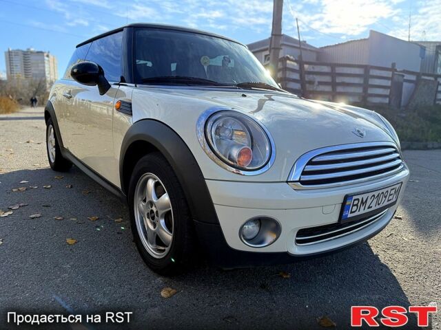 Белый Мини Hatch, объемом двигателя 1.6 л и пробегом 193 тыс. км за 6300 $, фото 1 на Automoto.ua