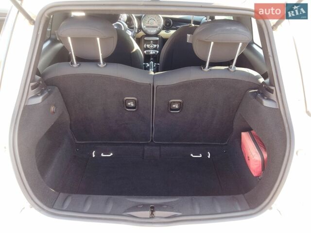 Белый Мини Hatch, объемом двигателя 1.4 л и пробегом 203 тыс. км за 4742 $, фото 3 на Automoto.ua