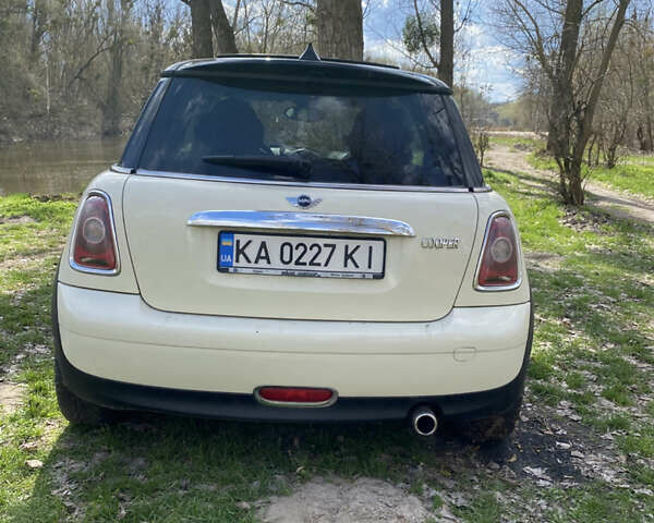 Білий Міні Hatch, об'ємом двигуна 1.6 л та пробігом 245 тис. км за 4500 $, фото 4 на Automoto.ua