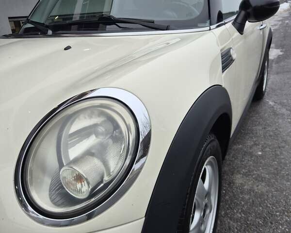 Белый Мини Hatch, объемом двигателя 1.4 л и пробегом 138 тыс. км за 5500 $, фото 11 на Automoto.ua