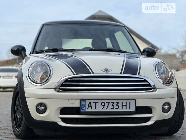 Белый Мини Hatch, объемом двигателя 1.6 л и пробегом 178 тыс. км за 6499 $, фото 1 на Automoto.ua