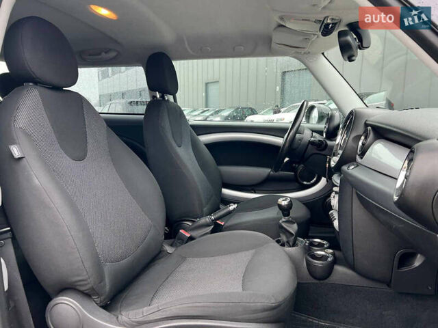 Белый Мини Hatch, объемом двигателя 1.4 л и пробегом 139 тыс. км за 5290 $, фото 35 на Automoto.ua
