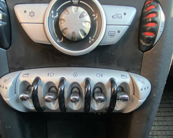 Белый Мини Hatch, объемом двигателя 1.6 л и пробегом 249 тыс. км за 4100 $, фото 15 на Automoto.ua