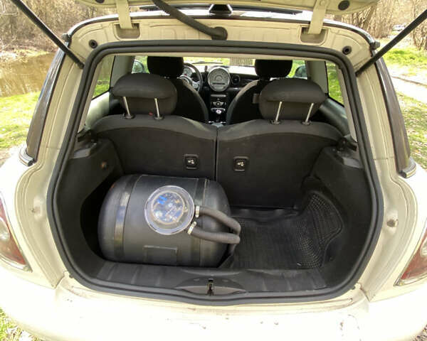 Білий Міні Hatch, об'ємом двигуна 1.6 л та пробігом 245 тис. км за 4500 $, фото 19 на Automoto.ua