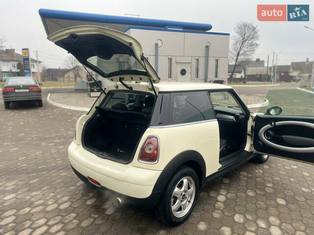 Белый Мини Hatch, объемом двигателя 1.4 л и пробегом 123 тыс. км за 5000 $, фото 16 на Automoto.ua