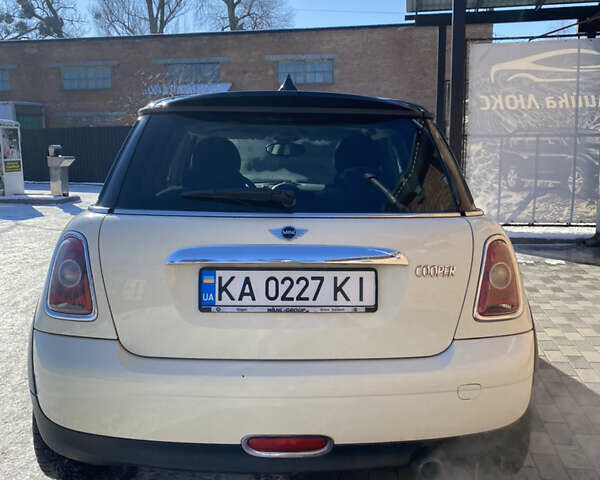 Белый Мини Hatch, объемом двигателя 1.6 л и пробегом 249 тыс. км за 4100 $, фото 3 на Automoto.ua
