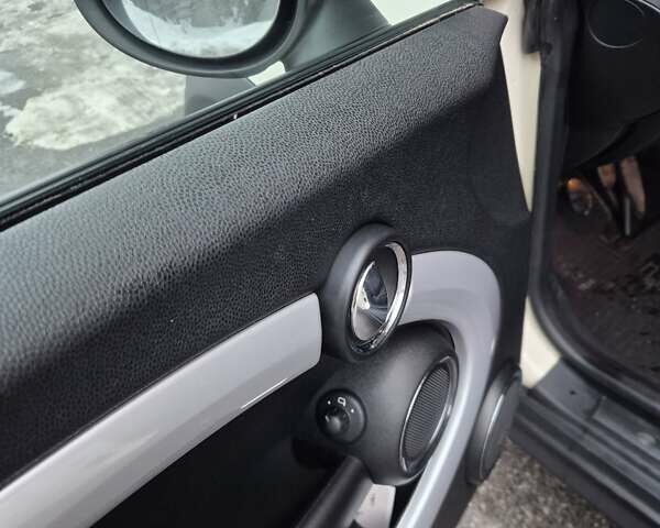 Белый Мини Hatch, объемом двигателя 1.4 л и пробегом 138 тыс. км за 5500 $, фото 15 на Automoto.ua