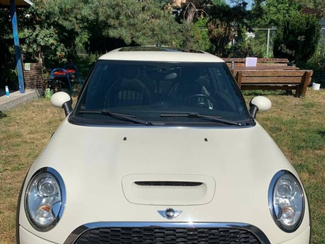 Белый Мини Hatch, объемом двигателя 1.6 л и пробегом 122 тыс. км за 8500 $, фото 2 на Automoto.ua