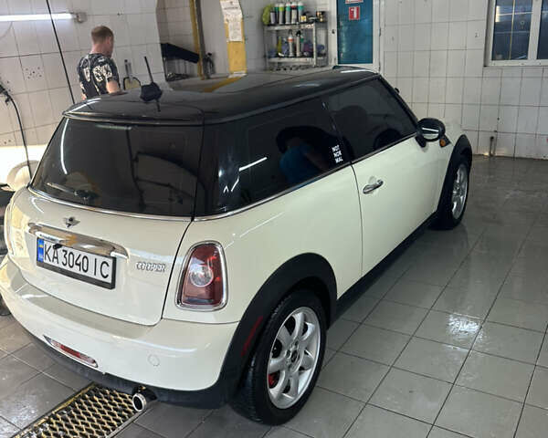 Білий Міні Hatch, об'ємом двигуна 1.6 л та пробігом 207 тис. км за 7200 $, фото 1 на Automoto.ua