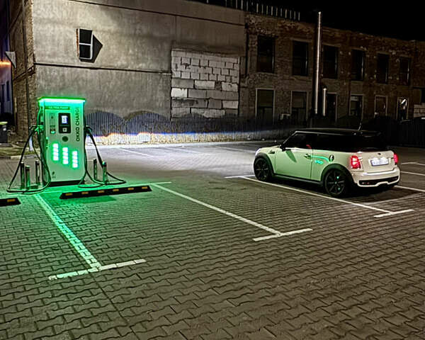 Белый Мини Hatch, объемом двигателя 1.6 л и пробегом 156 тыс. км за 11900 $, фото 19 на Automoto.ua