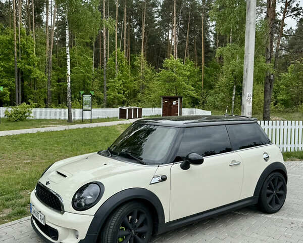 Белый Мини Hatch, объемом двигателя 1.6 л и пробегом 156 тыс. км за 11900 $, фото 21 на Automoto.ua
