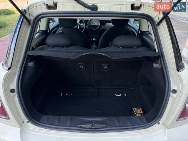 Белый Мини Hatch, объемом двигателя 1.6 л и пробегом 263 тыс. км за 4990 $, фото 31 на Automoto.ua