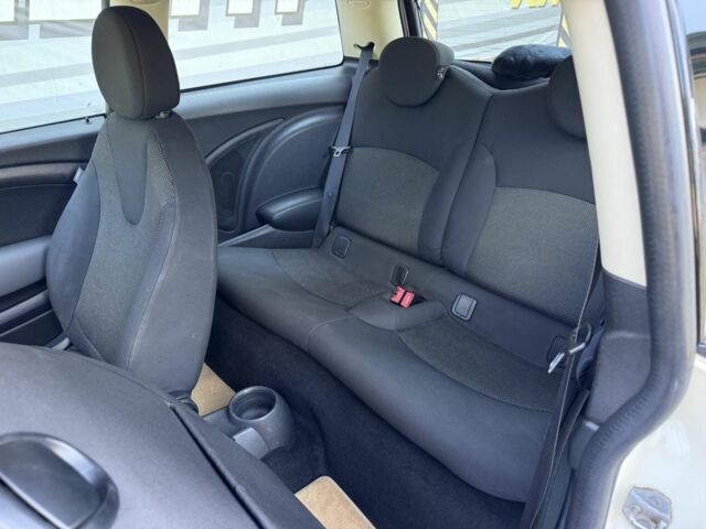 Белый Мини Hatch, объемом двигателя 1.6 л и пробегом 263 тыс. км за 5500 $, фото 18 на Automoto.ua