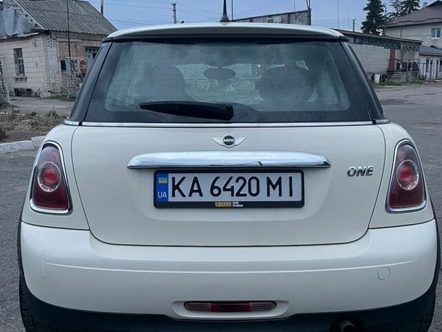 Белый Мини Hatch, объемом двигателя 1.6 л и пробегом 265 тыс. км за 4850 $, фото 11 на Automoto.ua