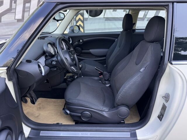 Белый Мини Hatch, объемом двигателя 1.6 л и пробегом 263 тыс. км за 5500 $, фото 17 на Automoto.ua