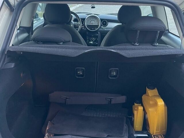 Белый Мини Hatch, объемом двигателя 1.6 л и пробегом 265 тыс. км за 4850 $, фото 31 на Automoto.ua