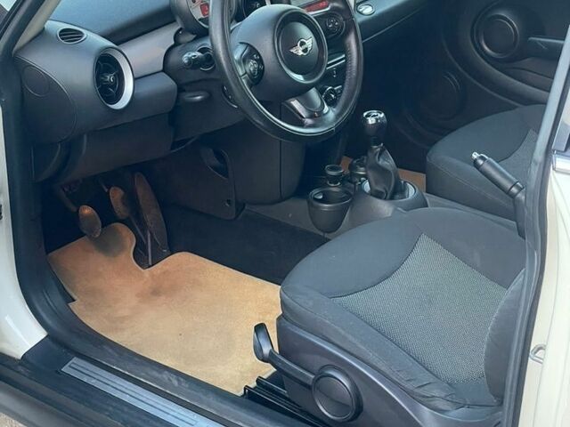 Белый Мини Hatch, объемом двигателя 1.6 л и пробегом 265 тыс. км за 4850 $, фото 26 на Automoto.ua