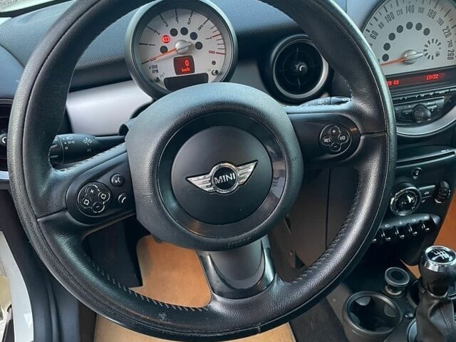 Белый Мини Hatch, объемом двигателя 1.6 л и пробегом 265 тыс. км за 4850 $, фото 24 на Automoto.ua