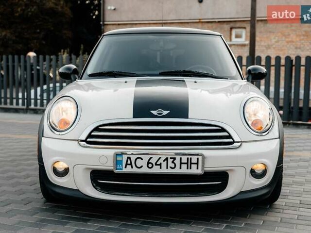 Белый Мини Hatch, объемом двигателя 1.6 л и пробегом 243 тыс. км за 6500 $, фото 2 на Automoto.ua