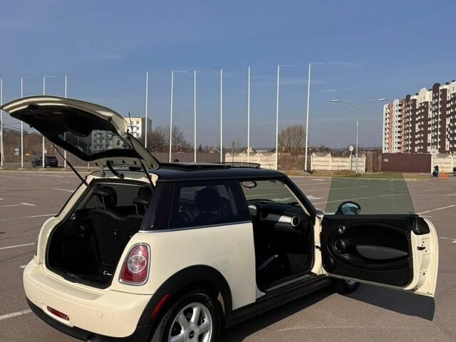Білий Міні Hatch, об'ємом двигуна 1.6 л та пробігом 176 тис. км за 7300 $, фото 3 на Automoto.ua