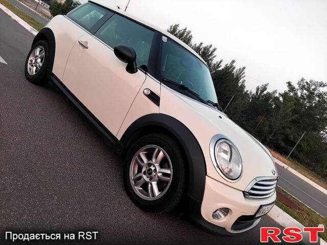 Белый Мини Hatch, объемом двигателя 1.6 л и пробегом 221 тыс. км за 6300 $, фото 2 на Automoto.ua