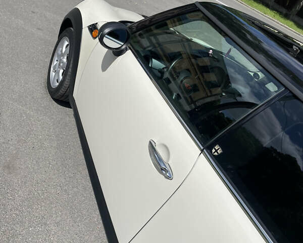 Білий Міні Hatch, об'ємом двигуна 1.6 л та пробігом 109 тис. км за 7600 $, фото 6 на Automoto.ua