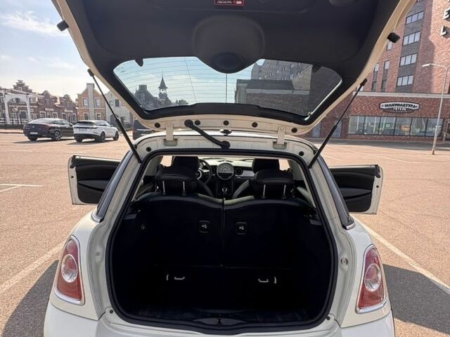 Білий Міні Hatch, об'ємом двигуна 1.6 л та пробігом 176 тис. км за 7300 $, фото 6 на Automoto.ua