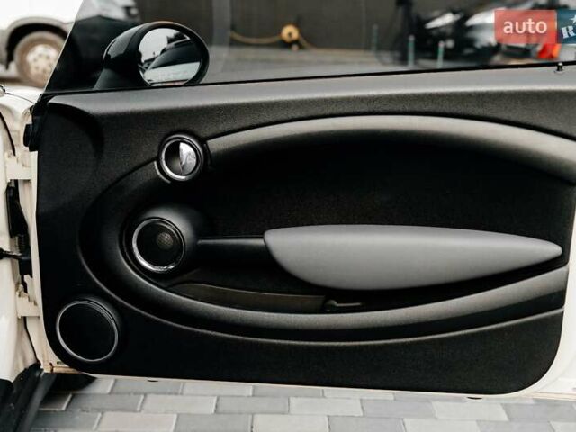 Белый Мини Hatch, объемом двигателя 1.6 л и пробегом 243 тыс. км за 6500 $, фото 28 на Automoto.ua