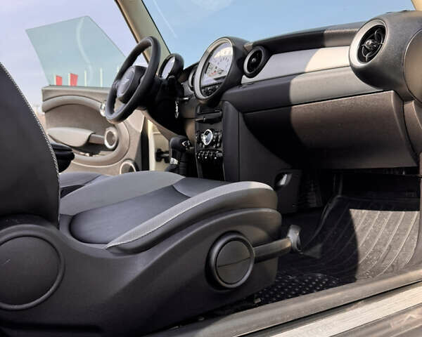 Белый Мини Hatch, объемом двигателя 1.6 л и пробегом 174 тыс. км за 8400 $, фото 18 на Automoto.ua