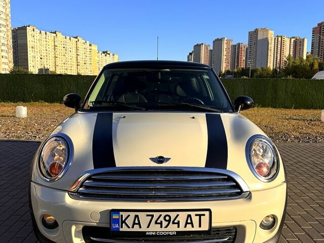 Білий Міні Hatch, об'ємом двигуна 1.6 л та пробігом 177 тис. км за 8000 $, фото 6 на Automoto.ua