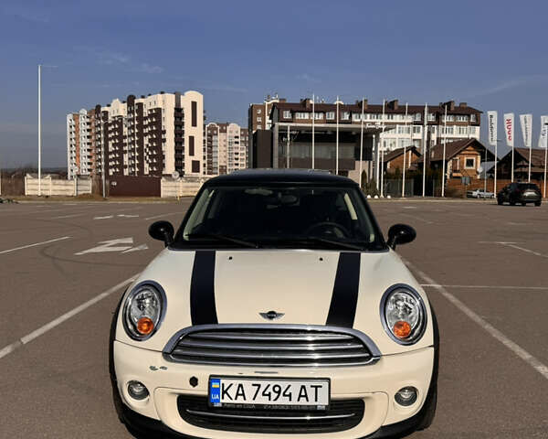 Белый Мини Hatch, объемом двигателя 1.6 л и пробегом 174 тыс. км за 8400 $, фото 1 на Automoto.ua