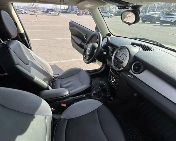 Белый Мини Hatch, объемом двигателя 1.6 л и пробегом 174 тыс. км за 8400 $, фото 11 на Automoto.ua