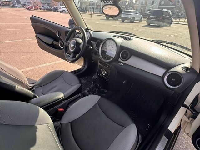 Білий Міні Hatch, об'ємом двигуна 1.6 л та пробігом 176 тис. км за 7300 $, фото 13 на Automoto.ua