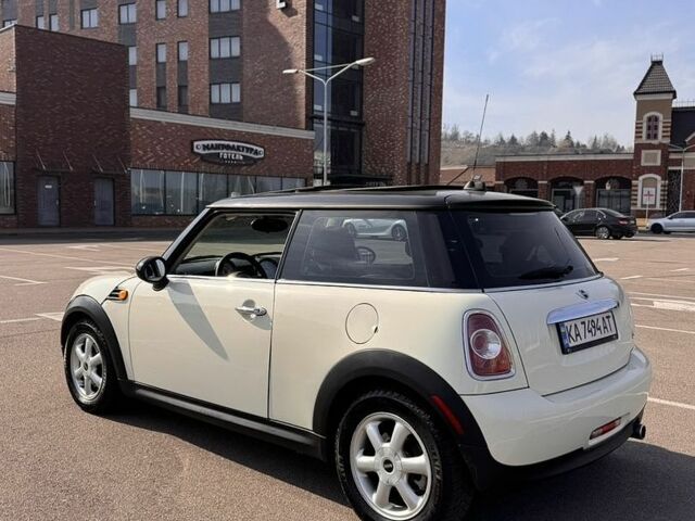 Білий Міні Hatch, об'ємом двигуна 1.6 л та пробігом 176 тис. км за 7300 $, фото 5 на Automoto.ua