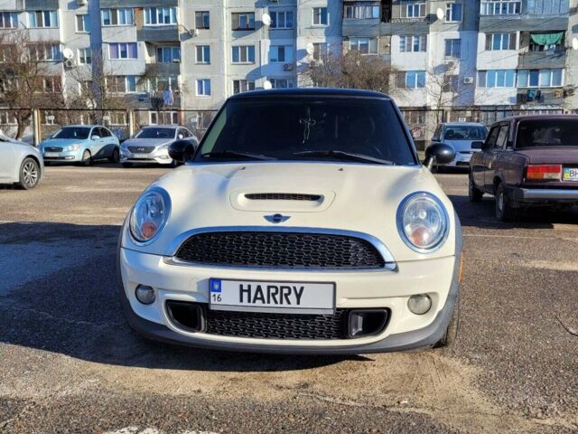 Білий Міні Hatch, об'ємом двигуна 1.6 л та пробігом 178 тис. км за 8700 $, фото 11 на Automoto.ua