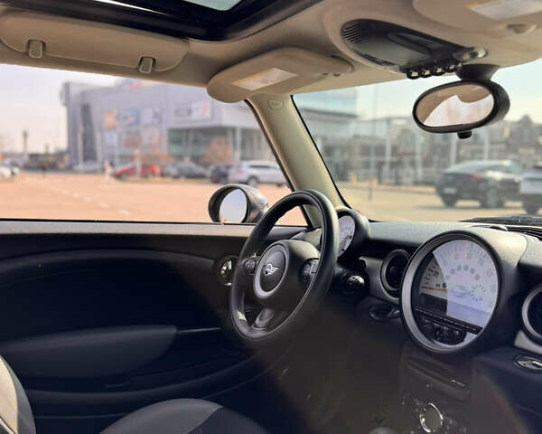 Белый Мини Hatch, объемом двигателя 1.6 л и пробегом 174 тыс. км за 8400 $, фото 15 на Automoto.ua