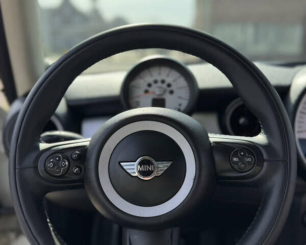 Белый Мини Hatch, объемом двигателя 1.6 л и пробегом 174 тыс. км за 8400 $, фото 9 на Automoto.ua