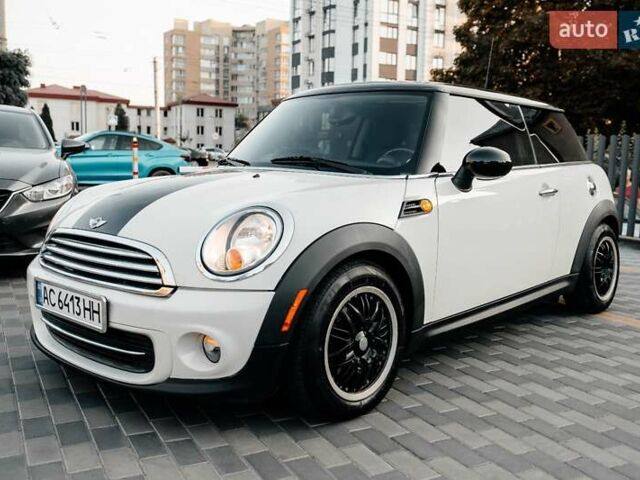 Белый Мини Hatch, объемом двигателя 1.6 л и пробегом 243 тыс. км за 6500 $, фото 1 на Automoto.ua